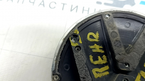 VW Taos 22-24 emblem broken guides