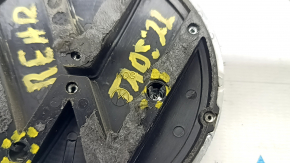 VW Taos 22-24 emblem broken guides