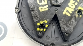 VW Taos 22-24 emblem broken guides