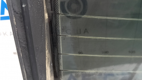 The rear window of the Audi A3 22-26 is covered in soot, the heating system is defective, and there is oxidation