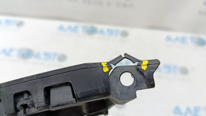 The rear bumper mount, outer left, VW Taos 22-25, is broken