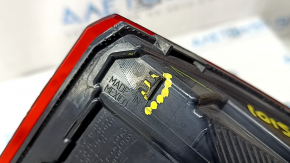 The outer wing light on the left VW Taos 22-24 has a broken cover mount