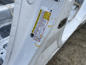 The central left body pillar of the Honda Accord 18-22 on the body, pokes