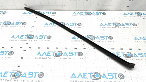 Left windshield molding VW Taos 22-23 crack, scratches