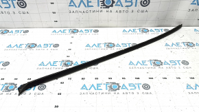 Right windshield molding VW Taos 22-23 crack, scratches