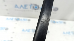 Right windshield molding VW Taos 22-23 crack, scratches