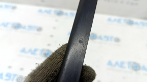 Right windshield molding VW Taos 22-23 crack, scratches