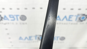 Right windshield molding VW Taos 22-23 crack, scratches