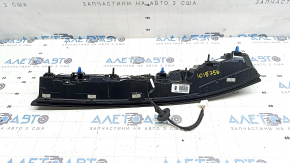 The inner tailgate light, left, Nissan Murano 25-26, is glued