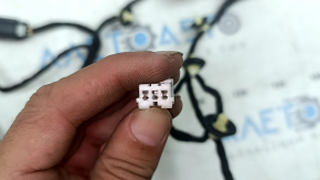 Wiring for the rear left door of a Jeep Compass 22-22