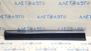 Lower front left door trim Volvo XC60 18-26 with chrome molding, scratches