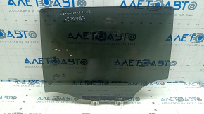 Rear left door glass of Jeep Compass 17-26 tinted, worn