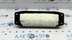 Passenger airbag in the dashboard of Mercedes C-class W205 15-18