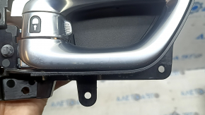 Inner rear left door handle Jeep Compass 22-26 chrome, scratches