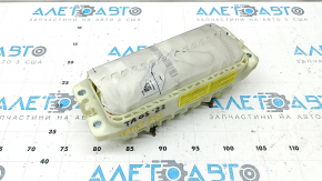 Passenger airbag in the dashboard of the VW Taos 22-25