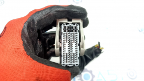 The chip for the ECU block of the Nissan Murano 25-26 engine computer is gray