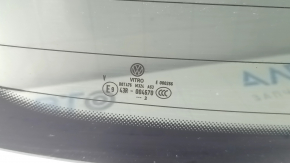 Rear window of the trunk door of VW Taos 22-25 tinted, corrosion of heating threads