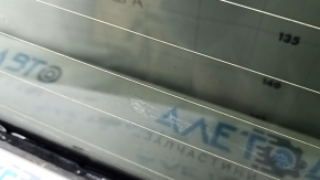 Rear window of the trunk door of VW Taos 22-25 tinted, corrosion of heating threads