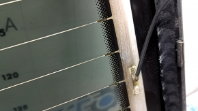 Rear window of the trunk door of VW Taos 22-25 tinted, corrosion of heating threads