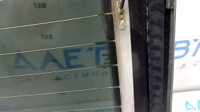 Rear window of the trunk door of VW Taos 22-25 tinted, corrosion of heating threads