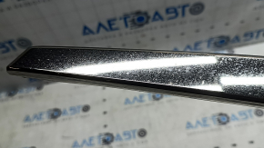 Right front bumper molding for Nissan Kicks 21-24, dark chrome, swollen chrome, sand, impacts, broken mount
