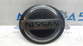 Nissan Kicks 21-23 grille emblem sand