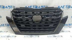 Radiator grille Nissan Kicks 21-24 SR under the camera, chrome molding, sand, scratches
