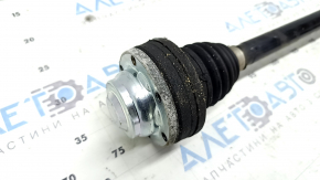 The rear right half shaft of the VW Taos 22-24 is rusty