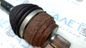 The rear right half shaft of the VW Taos 22-24 is rusty