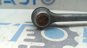 The front right stabilizer link of the Nissan Kicks 20-24 is rusty