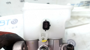 Master brake cylinder with reservoir assembly Nissan Murano 25-26