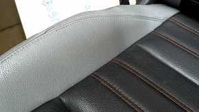 Driver's seat for Nissan Kicks 18-25 with airbag, mechanical, heated, grey and black leather, grey and red stitching, BOSE, scratches, cracks on the leather, worn, dented, needs cleaning