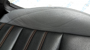 Driver's seat for Nissan Kicks 18-25 with airbag, mechanical, heated, grey and black leather, grey and red stitching, BOSE, scratches, cracks on the leather, worn, dented, needs cleaning