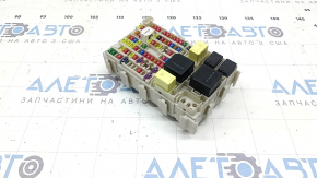 Nissan Murano 25-26 under-dash fuse box