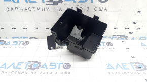 Nissan Murano 25-26 underhood fuse box housing