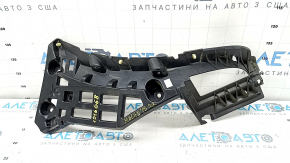 Right rear bumper mount Porsche Macan 15-21 crack in mount, mount broken