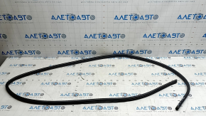 The front right door seal for Nissan Kicks 18-25 is dented