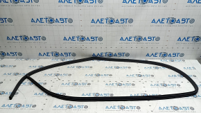 The front right door seal for Nissan Kicks 18-25 is dented