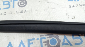 The front right door seal for Nissan Kicks 18-25 is dented
