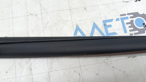 The front right door seal for Nissan Kicks 18-25 is dented