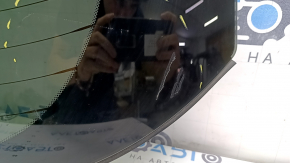 Rear glass of the trunk door of Nissan Murano 25-26 in glue