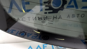 The rear glass of the trunk door of a Porsche Macan 15-16 with a trunk release button is worn, the heating tracks are oxidized