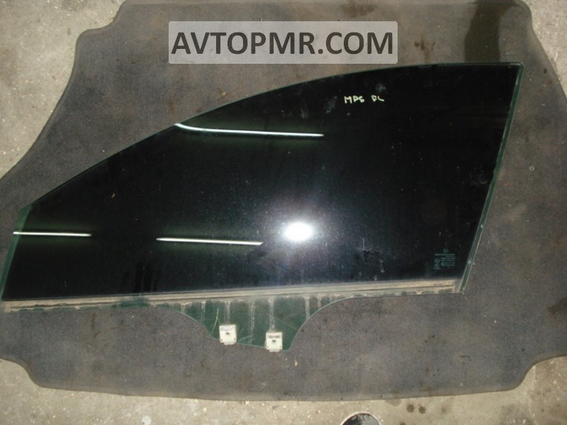 The front right door glass of a Mazda3 MPS 09-13 has a scratch.