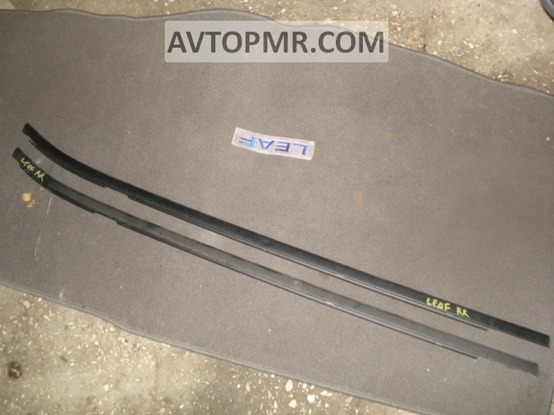 Door-glass molding, central rear right, Nissan Leaf 11-12