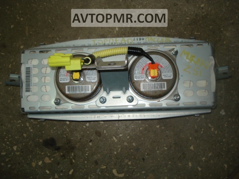 Nissan Murano Z51 passenger airbag in the dashboard