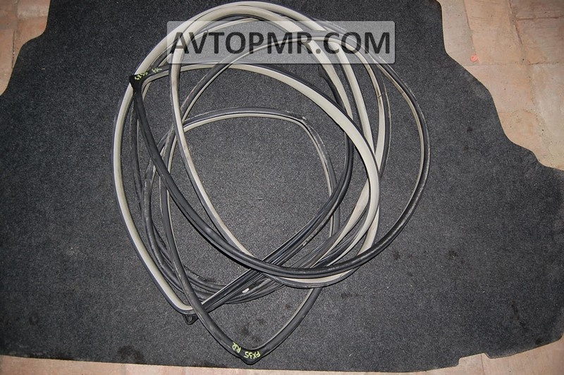 Rear right door seal for Infiniti FX35 FX45 03-08 beige
