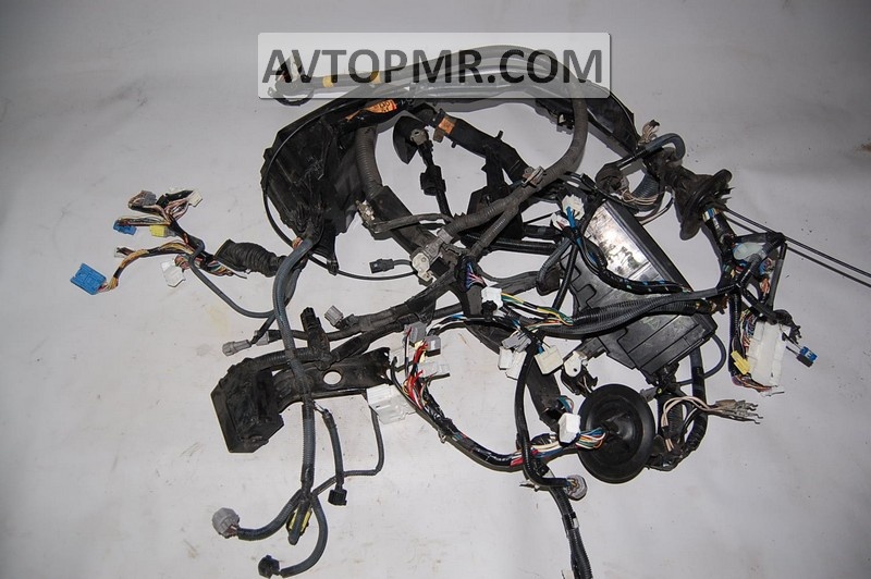 Underhood wiring with fuse box for a Lexus GS300 06 AWD