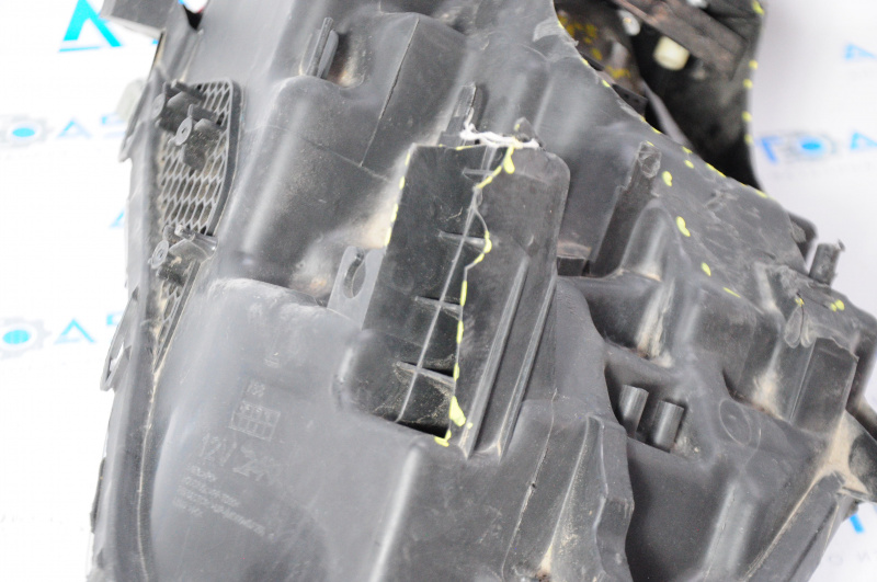Headlight front left Nissan Rogue 14-16 bare halogen, broken housing, no fasteners, for spare parts