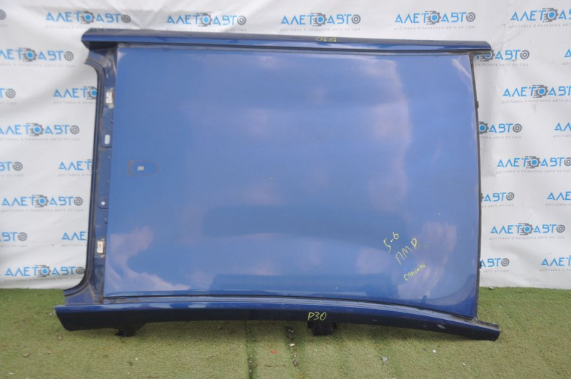 The metal roof of a Toyota Prius 30 10-15 was sawed off.