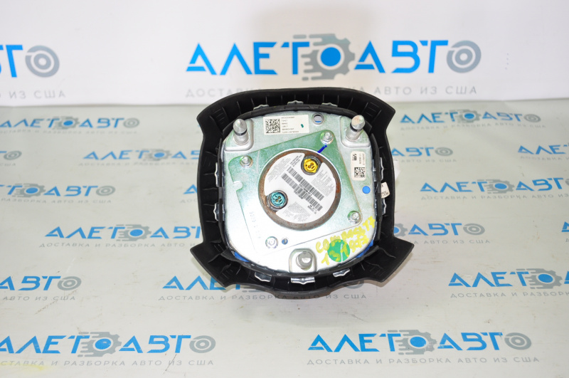 Airbag in the steering wheel driver's Jeep Compass 17-21 shot